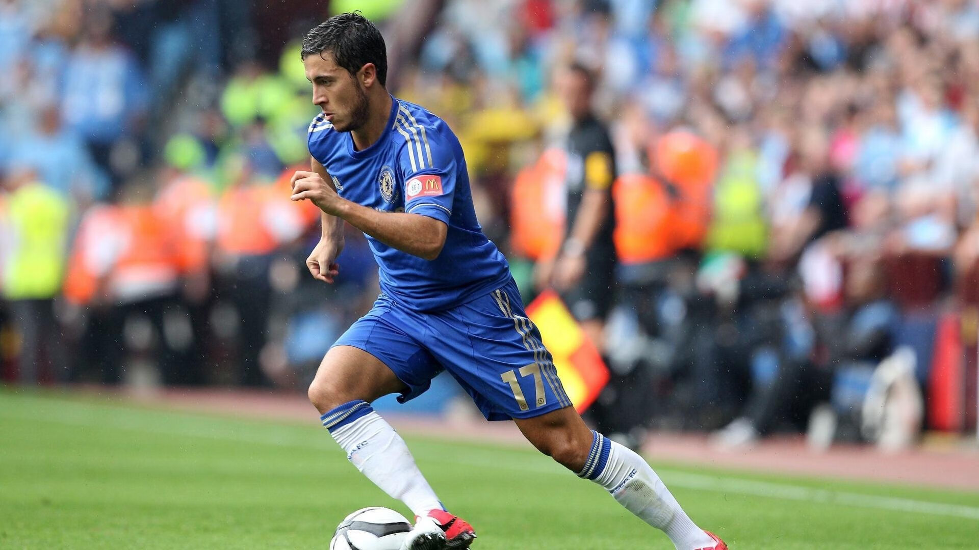 “攻守转换瞬间，战术布局缜密，比赛充满策略与智慧”，攻守战术分别包括