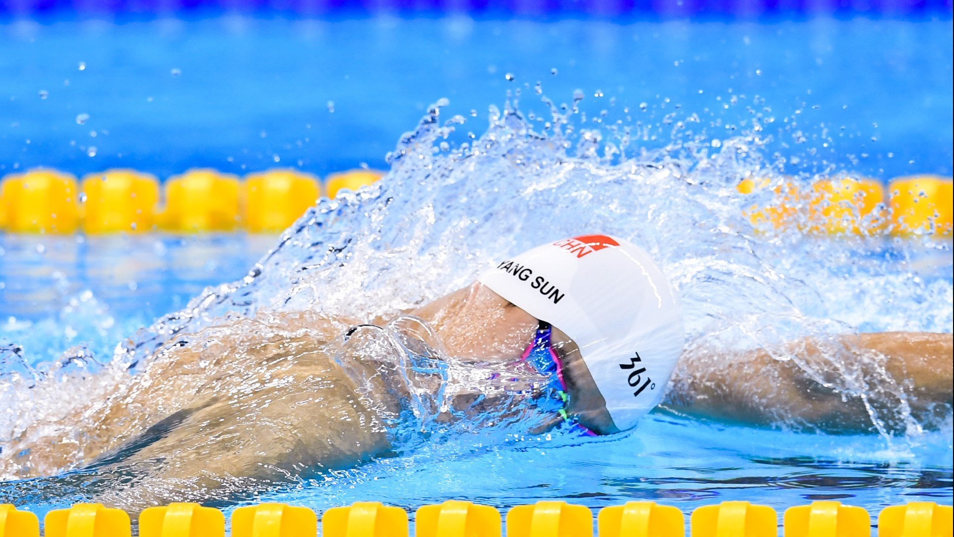 最精彩瞬间：张伟连续命中两记三分引领反攻！，张伟比赛视频